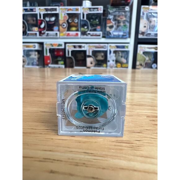 BITTY Vaporeon Pokemon Funko Pop #627 Pokémon Vinyl Figure TCG Eevee Niantic - Picture 6 of 6